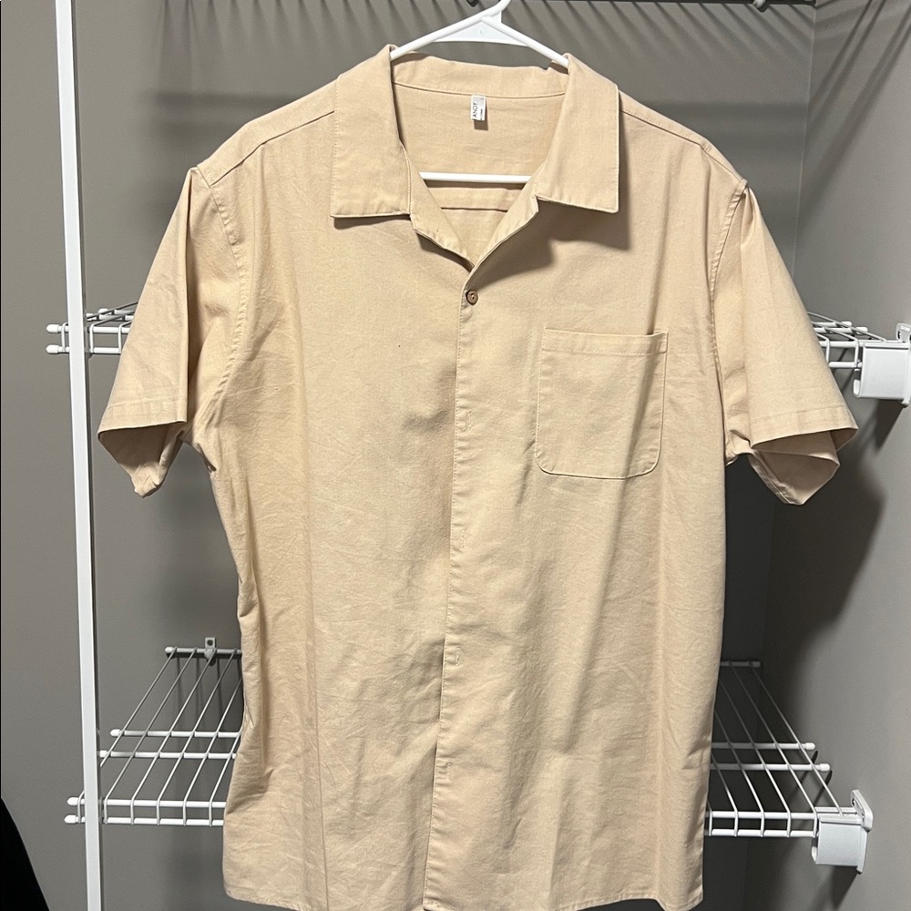 NWOT * Beige Short Sleeve Button-Up Shirt Size Large